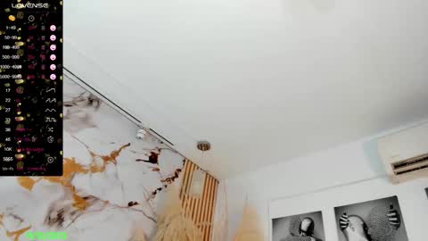 Snapshot of naughty_lizeth chatting on 10.19.25 lizeth  online show from 10.19.25
