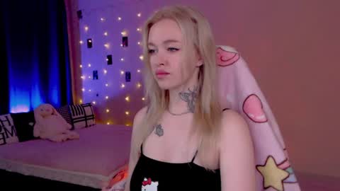 Snapshot of naughty_mablee chatting on 06.12.26 Mable online show from 06.12.26