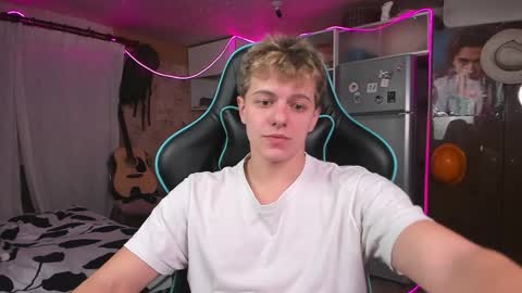 Snapshot of naughty_nik43 chatting on 12.08.24 Nik online show from 12.08.24