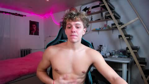 Snapshot of naughty_nik43 chatting on 02.04.25 Nik online show from 02.04.25