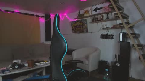 Snapshot of naughty_nik43 chatting on 02.26.25 Nik online show from 02.26.25