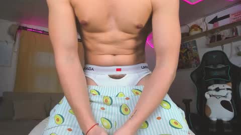 Snapshot of naughty_nik43 chatting on 03.05.25 Nik online show from 03.05.25