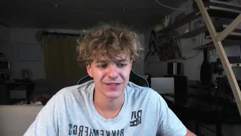 Snapshot of naughty_nik43 chatting on 09.21.25 Nik online show from 09.21.25