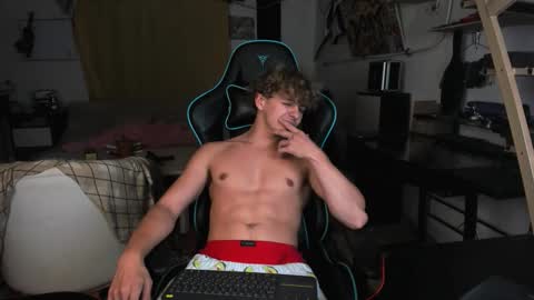 Snapshot of naughty_nik43 chatting on 09.22.25 Nik online show from 09.22.25