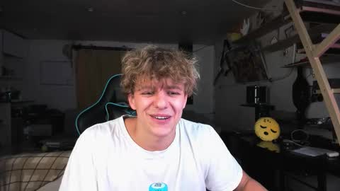 Snapshot of naughty_nik43 chatting on 10.01.25 Nik online show from 10.01.25