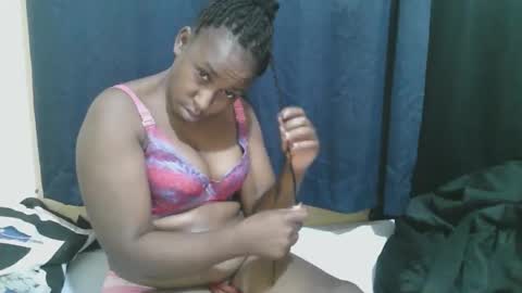 Snapshot of naughty_slender2 chatting on 11.04.25 jn online show from 11.04.25