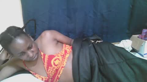 Snapshot of naughty_slender2 chatting on 11.06.25 jn online show from 11.06.25