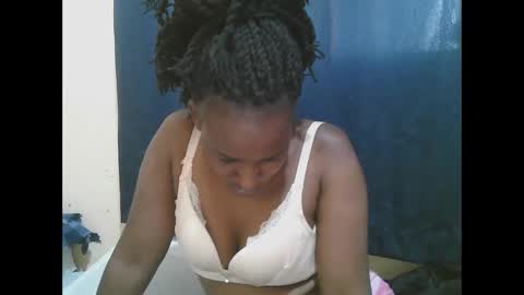 Snapshot of naughty_slender2 chatting on 11.23.25 jn online show from 11.23.25