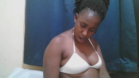 Snapshot of naughty_slender2 chatting on 11.25.25 jn online show from 11.25.25