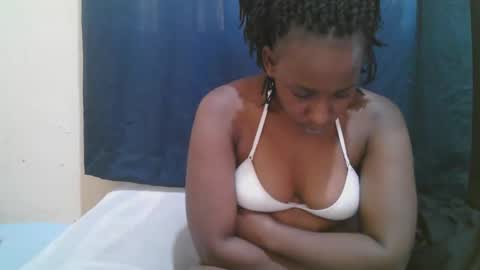 Snapshot of naughty_slender2 chatting on 11.27.25 jn online show from 11.27.25