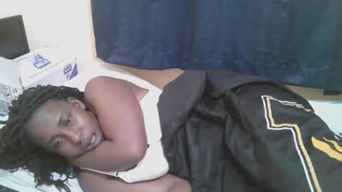 Snapshot of naughty_slender2 chatting on 12.04.25 jn online show from 12.04.25