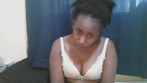 Snapshot of naughty_slender2 chatting on 12.14.25 jn online show from 12.14.25