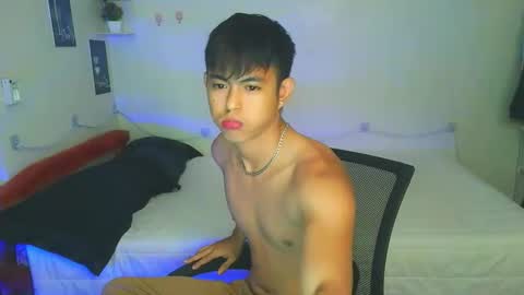 Snapshot of naughtyboylouie chatting on 09.11.25 Loue online show from 09.11.25