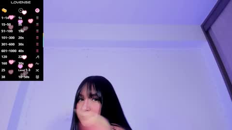 Snapshot of naughtybunnyy_1 chatting on 11.23.25 online show from 11.23.25