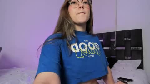 LANAindependent model online show from 04.15.26