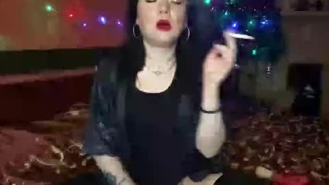 Snapshot of naughtyhousewifexx chatting on 12.24.24 housewife Eva online show from 12.24.24