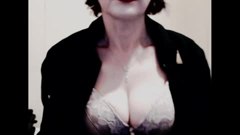 Snapshot of naughtyjenniferxx chatting on 05.22.26 Jenny online show from 05.22.26