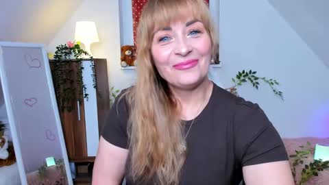 Snapshot of naughtymilane chatting on 11.20.25 Milana - on air every day except Wednesday from 9 pm to 4 am European time online show from 11.20.25