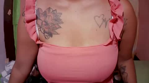 naughtymom_33 online show from 10.27.25