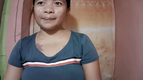 Snapshot of naughtymom_33 chatting on 12.18.25 naughtymom_33 online show from 12.18.25