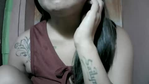 Snapshot of naughtymom_33 chatting on 12.20.25 naughtymom_33 online show from 12.20.25