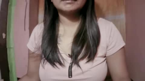 Snapshot of naughtymom_33 chatting on 01.15.26 naughtymom_33 online show from 01.15.26