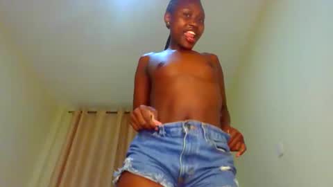 Snapshot of naughtyqueen12 chatting on 09.12.25 naughtyqueen12 online show from 09.12.25