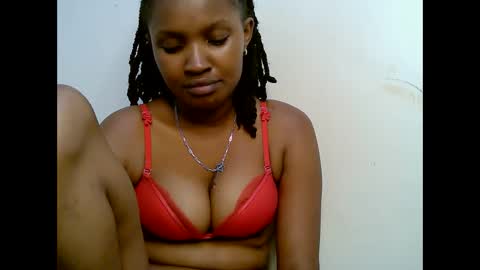 Snapshot of naughtysammur25 chatting on 09.21.25 naughtyqueen online show from 09.21.25