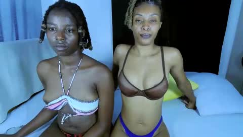 Snapshot of naughtysluts_ chatting on 09.18.25 naughtysluts_ online show from 09.18.25