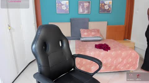 Snapshot of naugthy_brunette_ chatting on 05.28.26 naugthy_brunette_ online show from 05.28.26