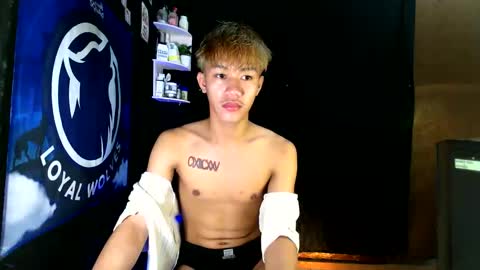 Snapshot of naugthyboyloy chatting on 11.15.25 Loy online show from 11.15.25