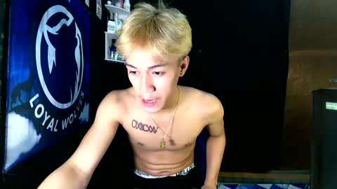 Snapshot of naugthyboyloy chatting on 11.25.25 Loy online show from 11.25.25