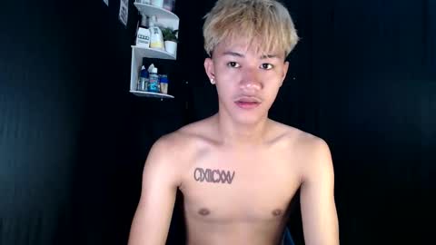 Snapshot of naugthyboyloy chatting on 12.01.25 Loy online show from 12.01.25