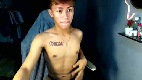 Snapshot of naugthyboyloy chatting on 06.01.26 Loy online show from 06.01.26
