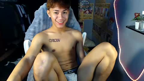 Snapshot of naugthyboyloy chatting on 06.18.26 Loy online show from 06.18.26