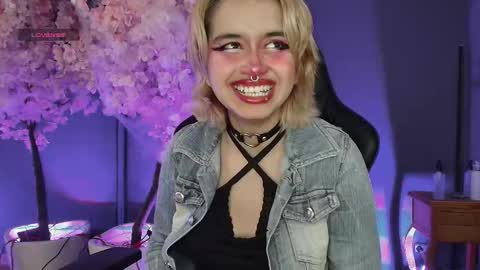 Snapshot of navier__ chatting on 10.24.25 Navier online show from 10.24.25