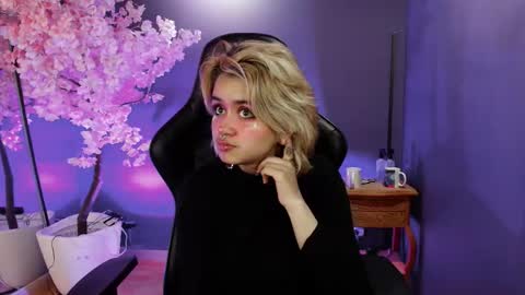 Snapshot of navier__ chatting on 11.05.25 Navier online show from 11.05.25