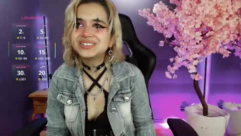 Snapshot of navier__ chatting on 11.07.25 Navier online show from 11.07.25