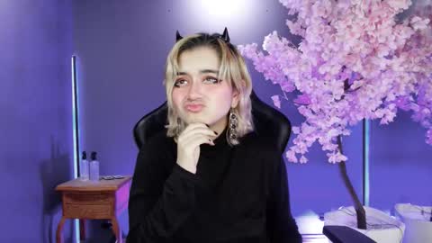 Snapshot of navier__ chatting on 11.11.25 Navier online show from 11.11.25