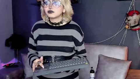 Snapshot of navier__ chatting on 12.03.25 Navier online show from 12.03.25