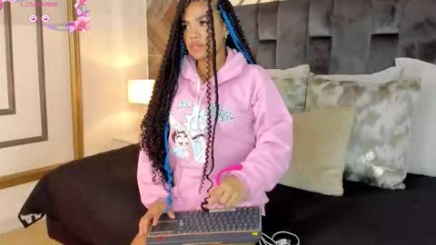    online show from 10.06.25