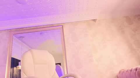 Snapshot of naylapot_ chatting on 03.12.25 Juli online show from 03.12.25