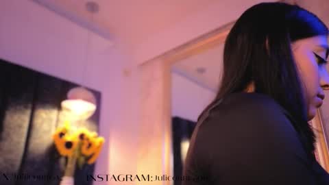 Snapshot of naylapot_ chatting on 10.24.25 Juli online show from 10.24.25