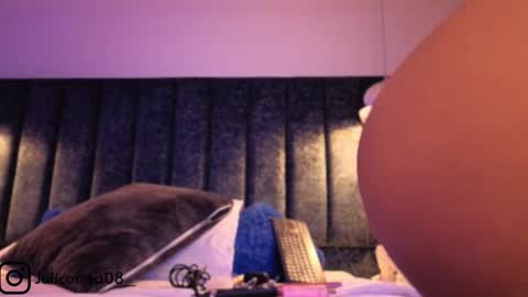 Snapshot of naylapot_ chatting on 11.20.25 Juli online show from 11.20.25