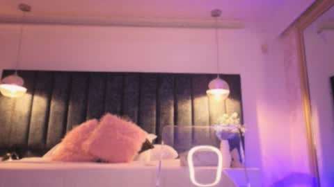 Snapshot of naylapot_ chatting on 11.23.25 Juli online show from 11.23.25