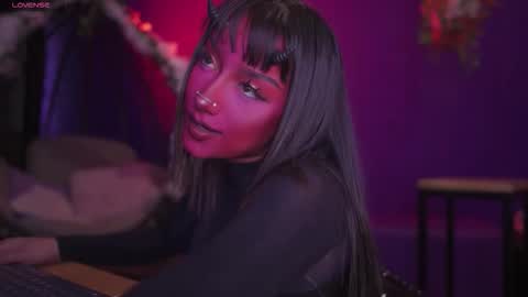 Snapshot of ne_fertari chatting on 10.28.25 Nefertari online show from 10.28.25