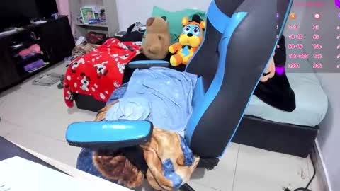 Snapshot of neeko_lol_ chatting on 10.24.25 Geek Nicole im Neeko UwU online show from 10.24.25