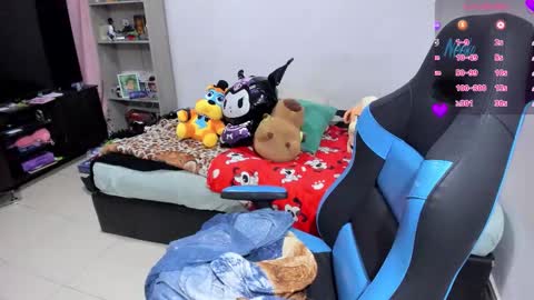 Snapshot of neeko_lol_ chatting on 10.29.25 Geek Nicole im Neeko UwU online show from 10.29.25