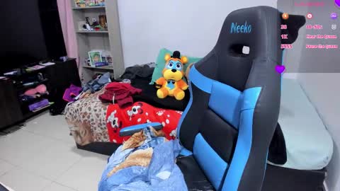 Snapshot of neeko_lol_ chatting on 11.10.25 Geek Nicole im Neeko UwU online show from 11.10.25