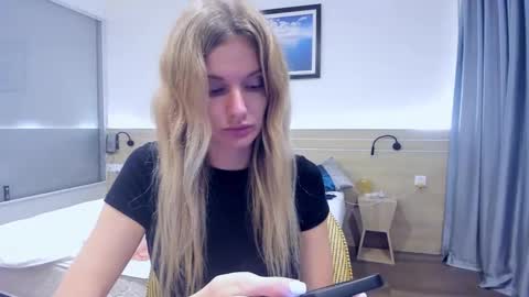 Snapshot of neighbours_love chatting on 12.13.24 neighbours_love online show from 12.13.24